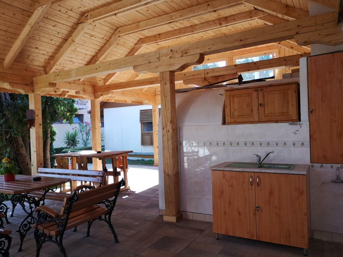 Bed and Breakfast Júlia Panzió Hajdúszoboszló Exterior foto