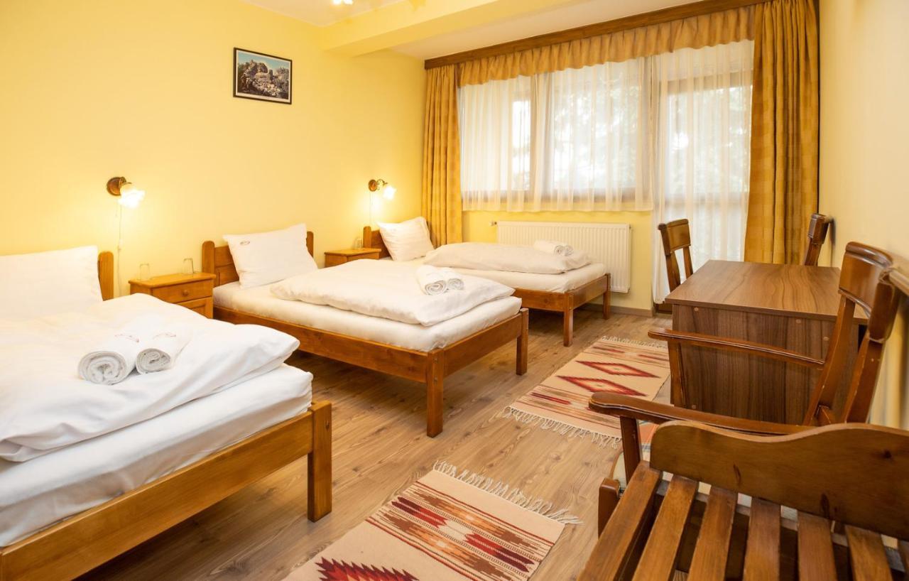 Bed and Breakfast Júlia Panzió Hajdúszoboszló Exterior foto