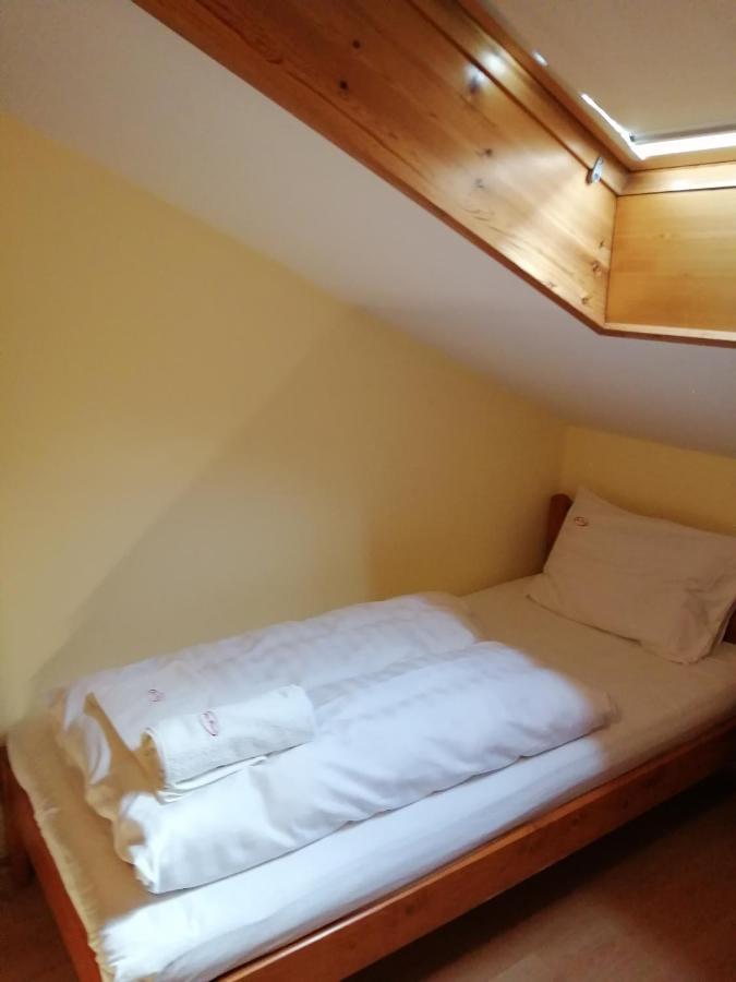 Bed and Breakfast Júlia Panzió Hajdúszoboszló Exterior foto